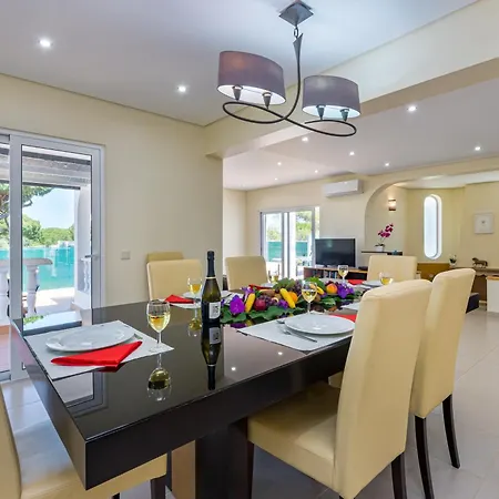 ヴィラ Carlivo アルブフェイラ