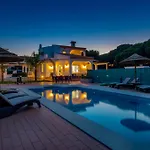 Carlivo Villa