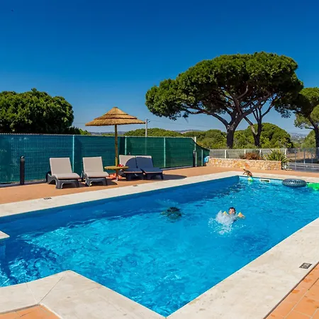 Carlivo Villa *