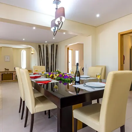 Carlivo Villa *